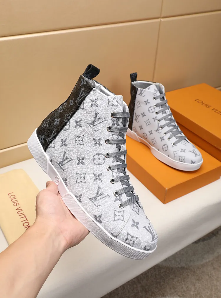 Factory price: 400💰【LV】Official website popular series 🇮🇹🇮🇹1:1 production, selected high-end imported imitation sheepskin lining sheepskin pads, matched with Louis Vuitton Monogram Ecli men's shoes 💰se canvas and pure white rubber soles, extremely simple design, perfect interpretation of the latest inspiration for shoes, classic and fashionable integration, 🔍🔍high quality, worthy of your possession. The bottom car thread will never be unglued. Sellers are welcome to sell as shown in the picture above. We can send one piece on behalf of you. Number of yards: 38-44 (45 yards can be customized)